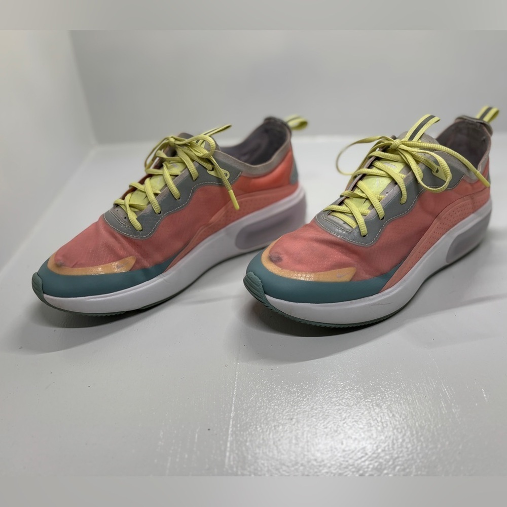 Nike Air Max Dia SE Women’s Size 8 Bleached Coral Luminous Green Sneakers - Picture 2 of 10